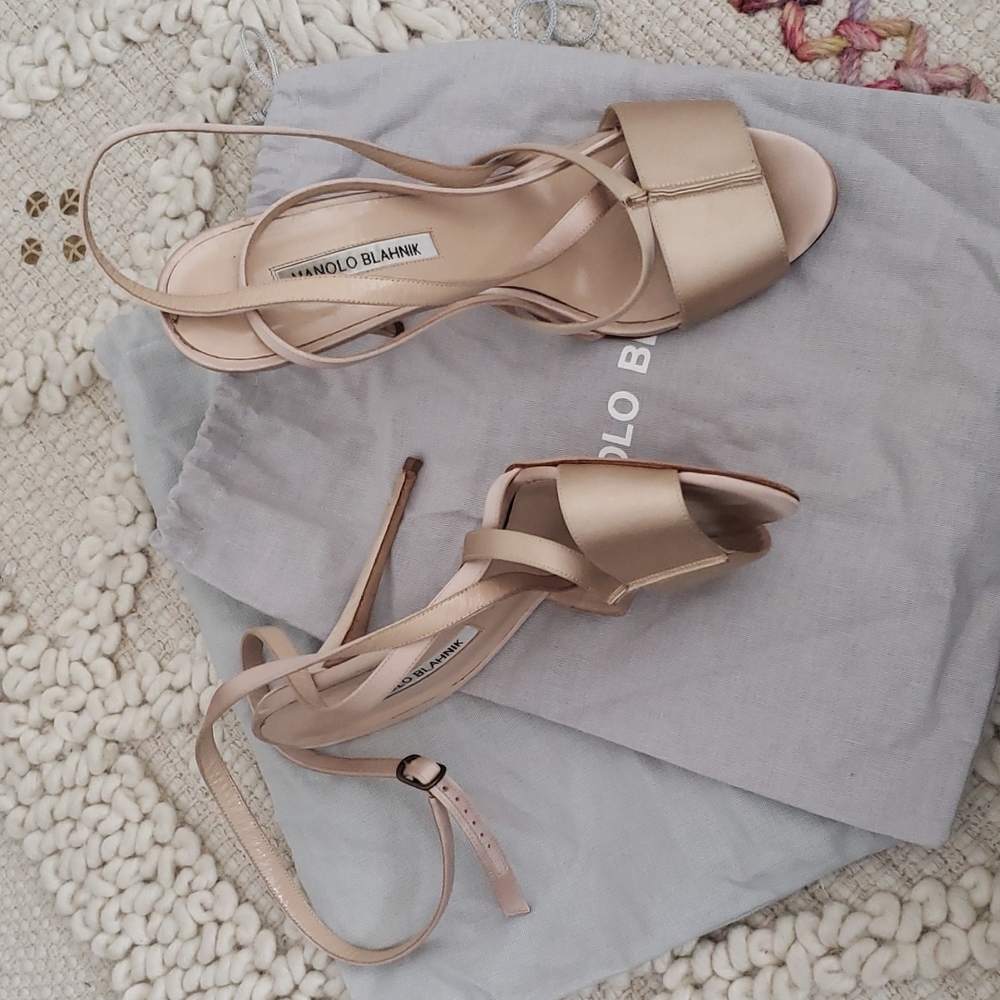 Manolo Blahnik champaign satin heels shoes size 9.5 europian size 40